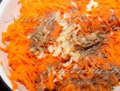 Gulungan kubis isi dengan wortel Korea